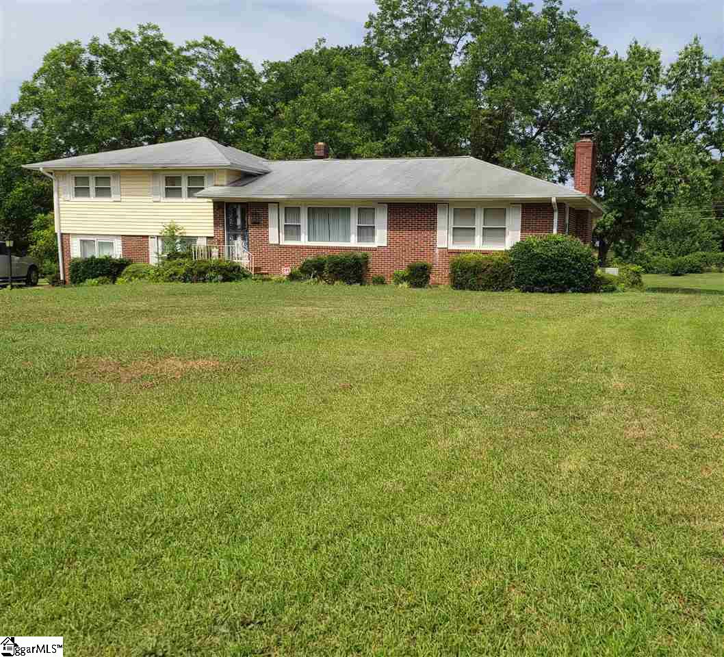 908 Plantation Road Anderson, SC 29621 - Photo 1 of 11