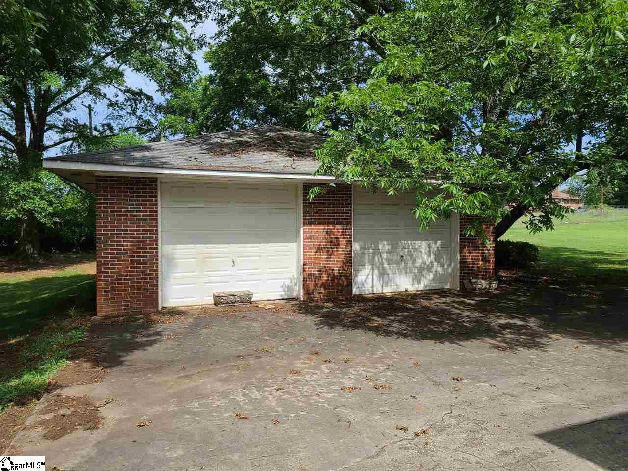 908 Plantation Road Anderson, SC 29621 - Photo 2 of 11
