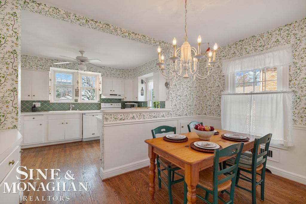 1037 Yorkshire Road Grosse Pointe, MI 48230 - Photo 13 of 35 50202310-4c2990fa-68b2-4381-8b2f-82918831baf2.JPG