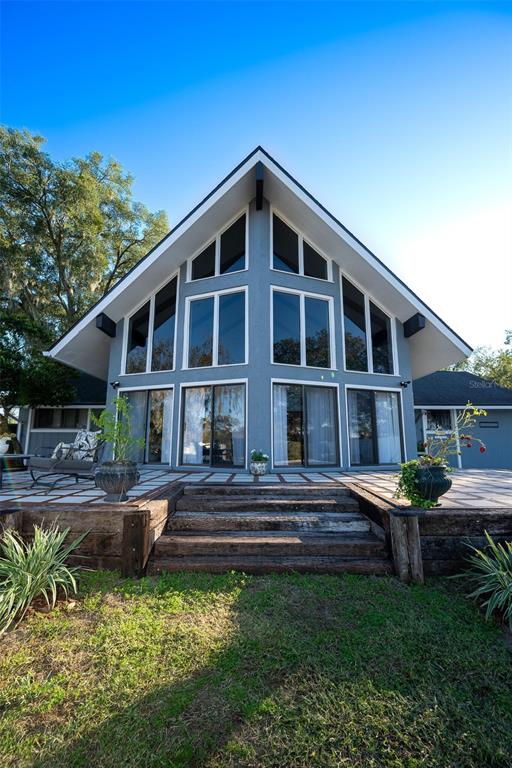 9807 Wedgewood Lane Leesburg, FL 34788 - Photo 16 of 90 a front view of a house with garden