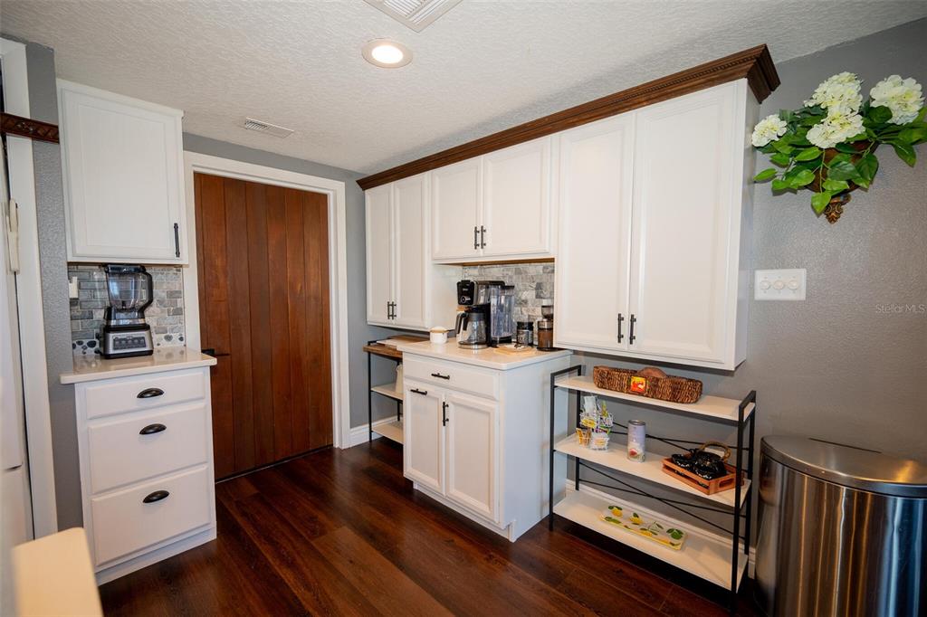 9807 Wedgewood Lane Leesburg, FL 34788 - Photo 45 of 90 a kitchen with stainless steel appliances a stove and a refrigerator