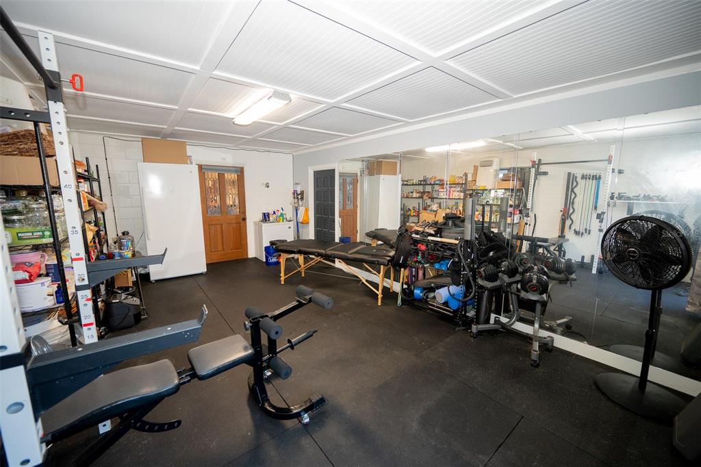 9807 Wedgewood Lane Leesburg, FL 34788 - Photo 50 of 90 a view of a room with gym equipment