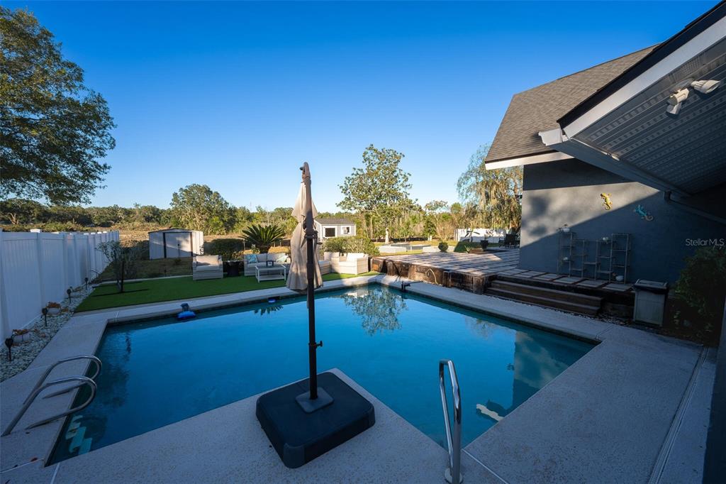 9807 Wedgewood Lane Leesburg, FL 34788 - Photo 8 of 90 a view of a pool with a patio