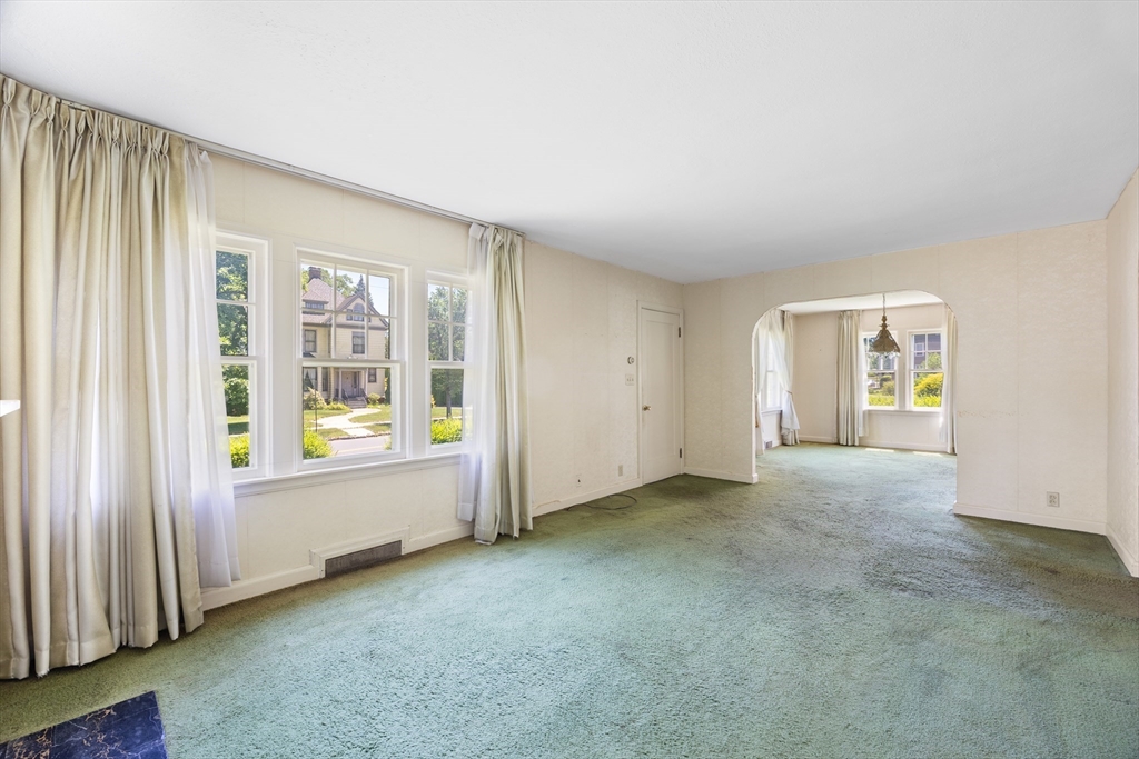 216 Springfield Street Chicopee, MA 01013 - Photo 6 of 26