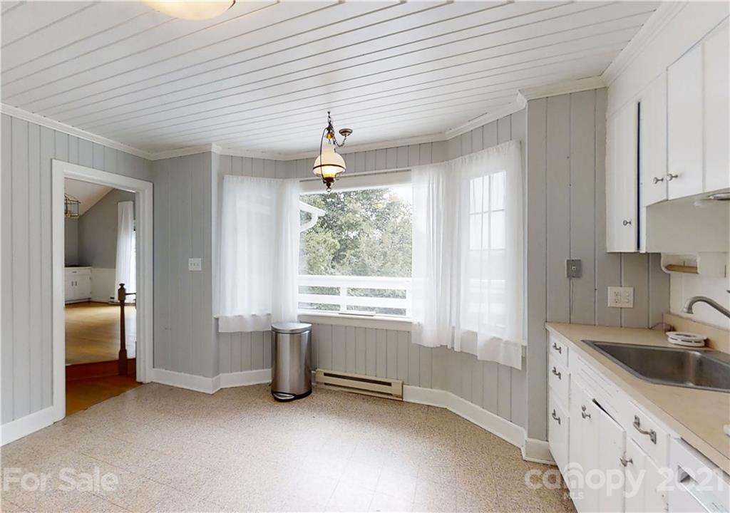 286 Sugar Hollow Road Fairview, NC 28730 - Photo 10 of 35 Gallery Image 10