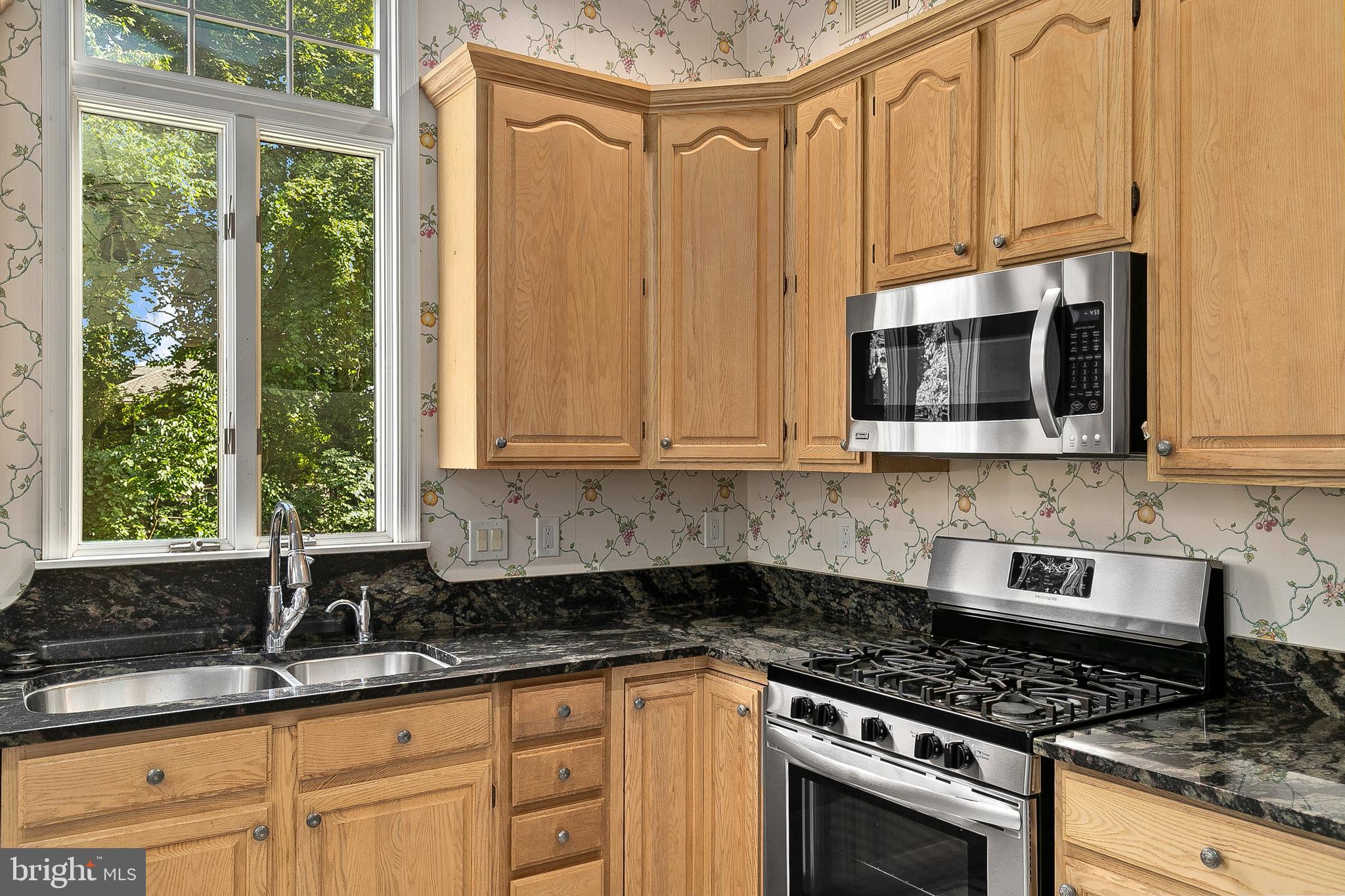 11 North Belle Grove Road Baltimore, MD 21228 - Photo 25 of 64 Kitchen (alt view)