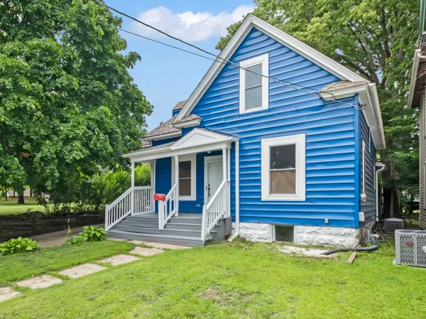 $189,999 | 1722 Charles Street, Rockford, IL 61104