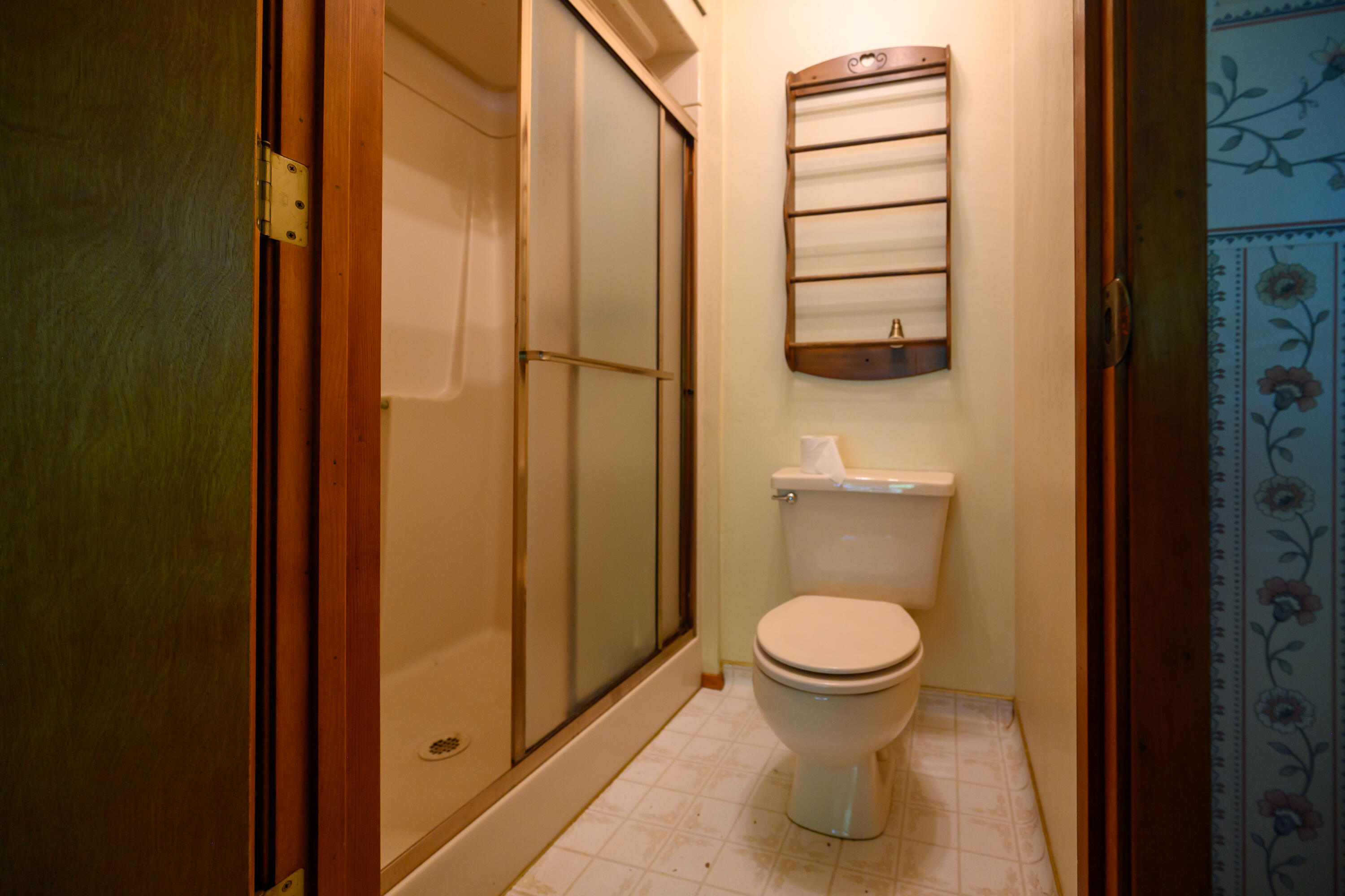 181 Meadow Road Weaverville, CA 96093 - Photo 17 of 38 primary bath