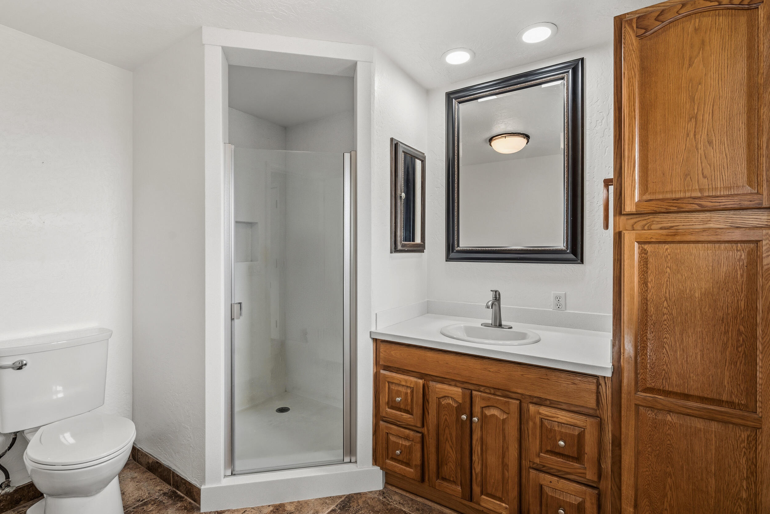 348 Ridgewood Drive Jacksonville, OR 97530 - Photo 19 of 55 Primary Bathroom