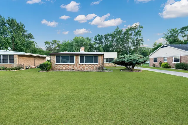 $160,000 | 15300 Parkside Drive, Markham, IL 60428