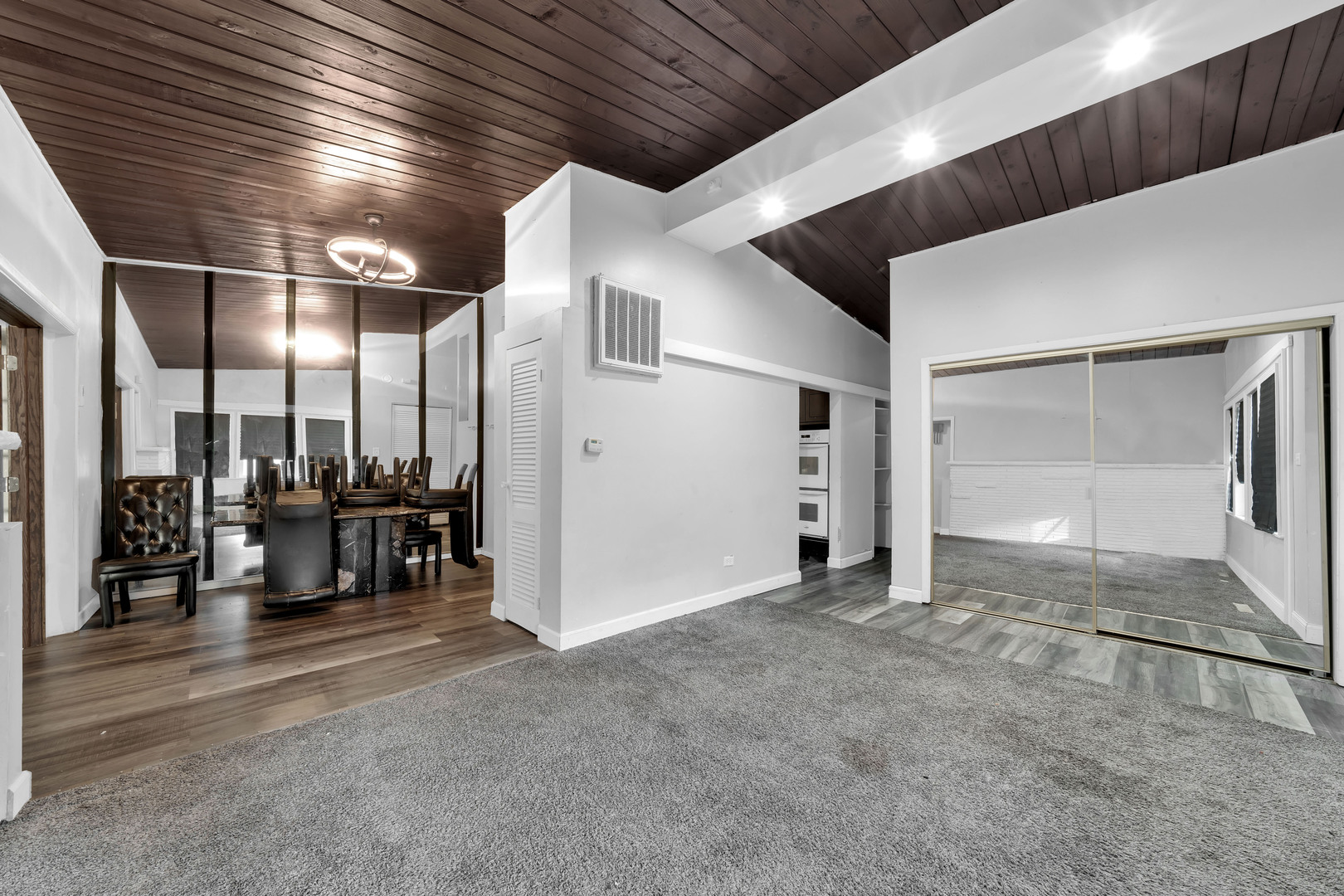 15300 Parkside Drive Markham, IL 60428 - Photo 4 of 24