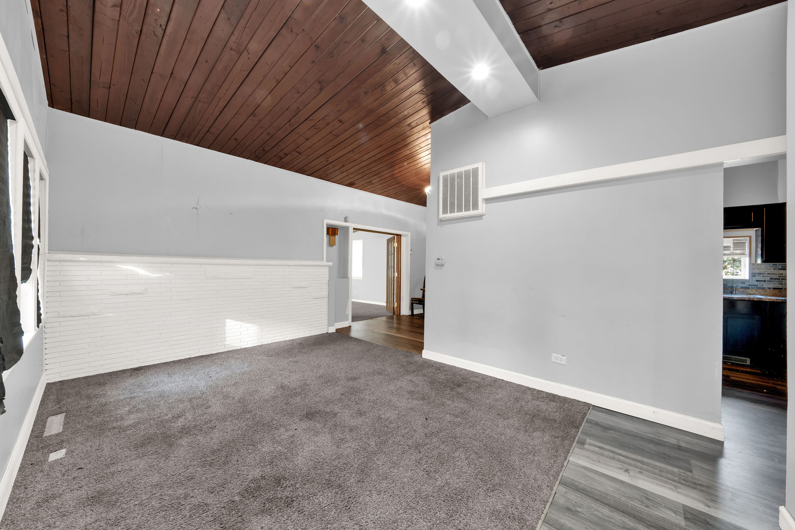 15300 Parkside Drive Markham, IL 60428 - Photo 5 of 24