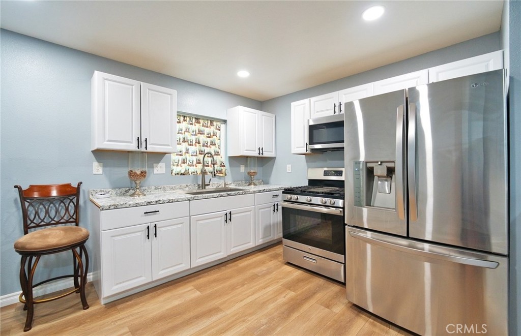 29083 Hook Creek Road Cedar Glen, CA 92321 - Photo 13 of 50 a kitchen with stainless steel appliances granite countertop a refrigerator a stove a sink and a microwave