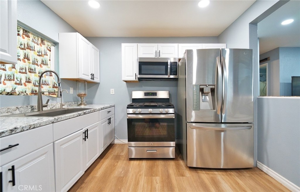 29083 Hook Creek Road Cedar Glen, CA 92321 - Photo 14 of 50 a kitchen with granite countertop a refrigerator and a sink