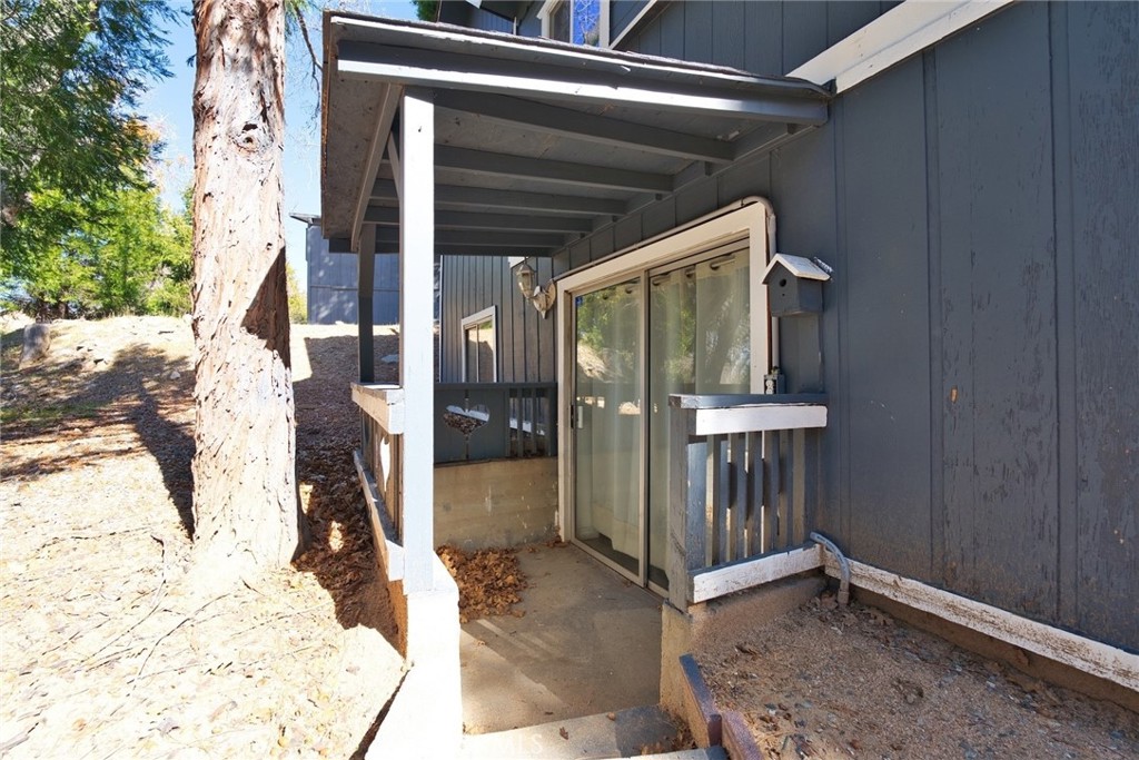 29083 Hook Creek Road Cedar Glen, CA 92321 - Photo 5 of 50 a view of entryway