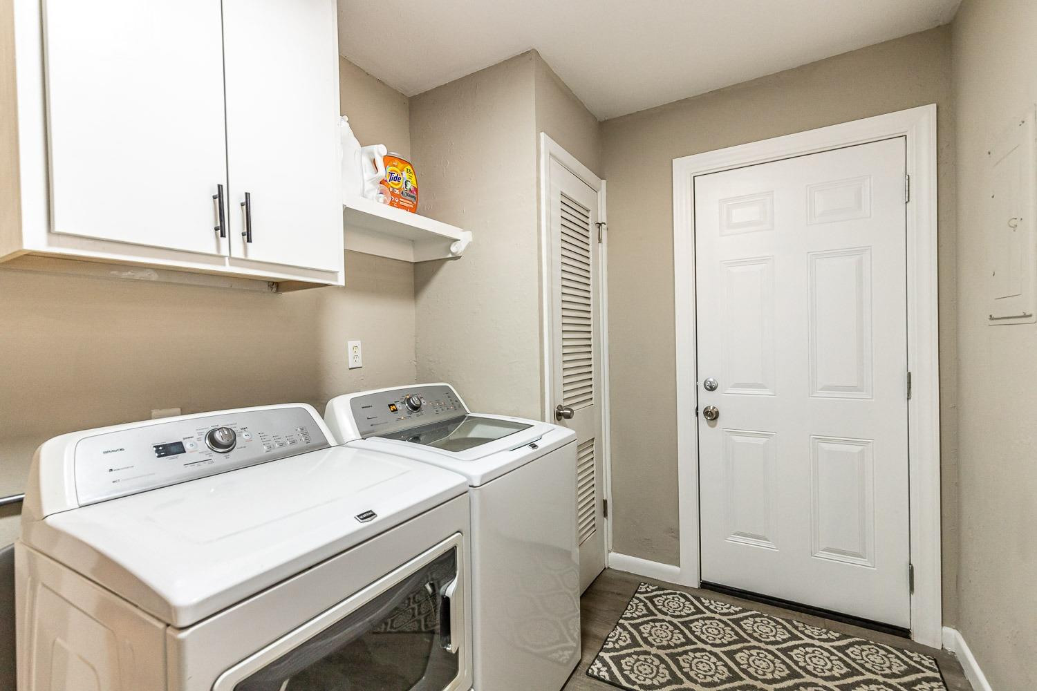 5221 14th Street Lubbock, TX 79416 - Photo 28 of 34 a utility room with dryer and washer