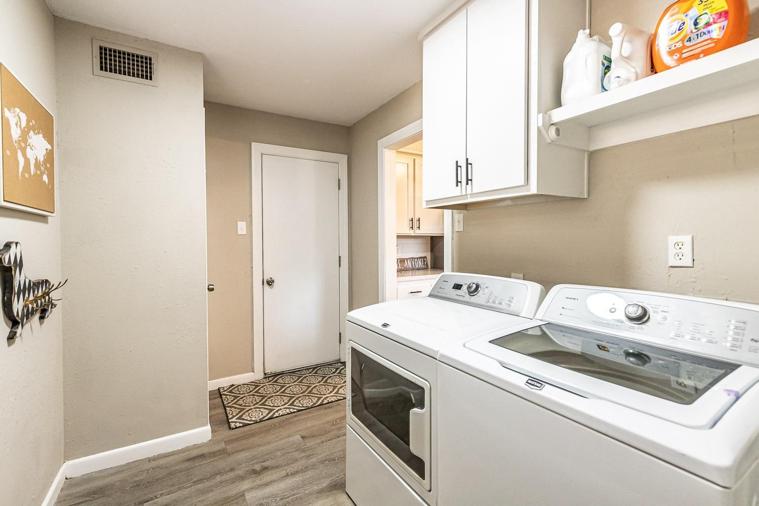 5221 14th Street Lubbock, TX 79416 - Photo 29 of 34 a utility room with dryer and washer