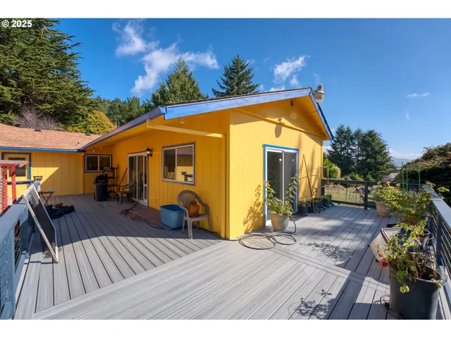 a view of a house with backyard and sitting area