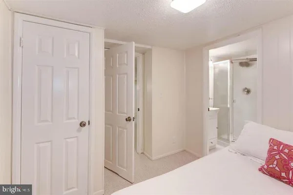 $3,200 | 2886 South Abingdon Street, Arlington, VA 22206