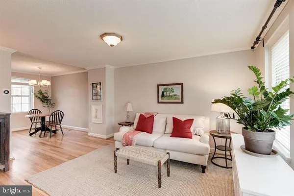 $3,200 | 2886 South Abingdon Street, Arlington, VA 22206