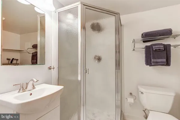 $3,200 | 2886 South Abingdon Street, Arlington, VA 22206