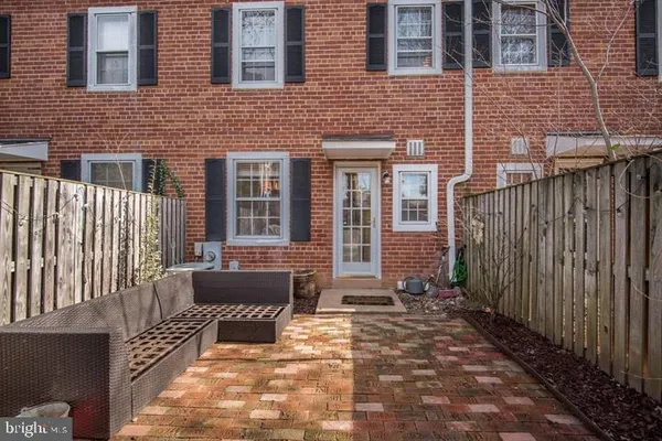 $3,200 | 2886 South Abingdon Street, Arlington, VA 22206