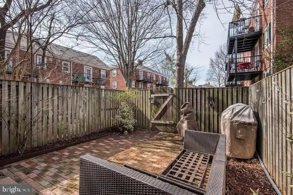 $3,200 | 2886 South Abingdon Street, Arlington, VA 22206