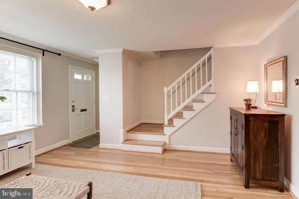 $3,200 | 2886 South Abingdon Street, Arlington, VA 22206