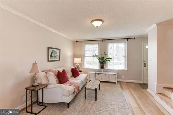 $3,200 | 2886 South Abingdon Street, Arlington, VA 22206