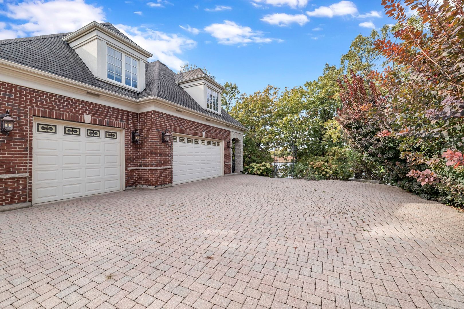 817 Lakeview Lane Burr Ridge, IL 60527 - Photo 12 of 69 a view of a building with a yard