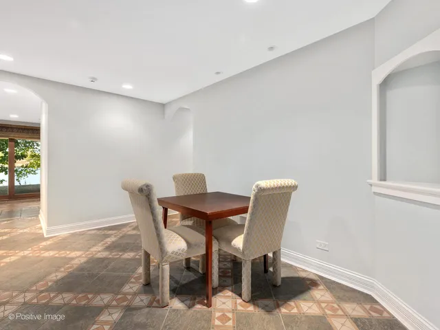 $2,095,000 | 817 Lakeview Lane, Burr Ridge, IL 60527