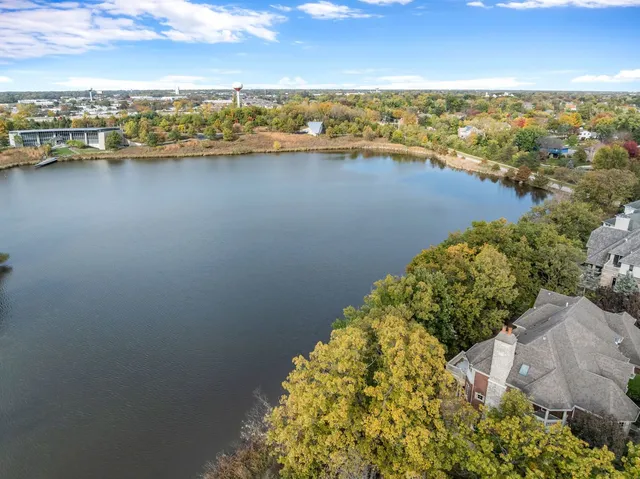 $2,095,000 | 817 Lakeview Lane, Burr Ridge, IL 60527