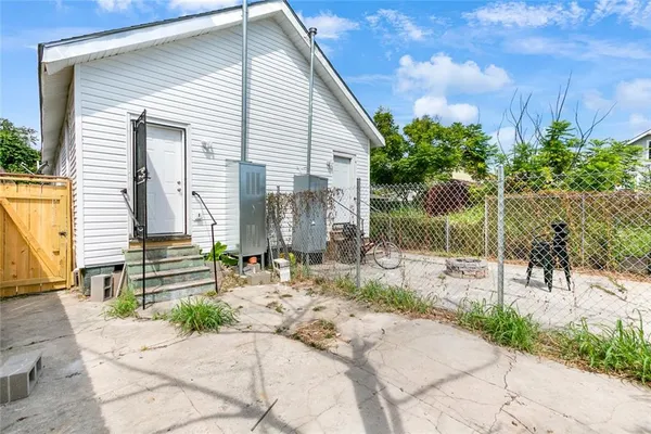$1,050 | 1029 Lamanche Street, New Orleans, LA 70117