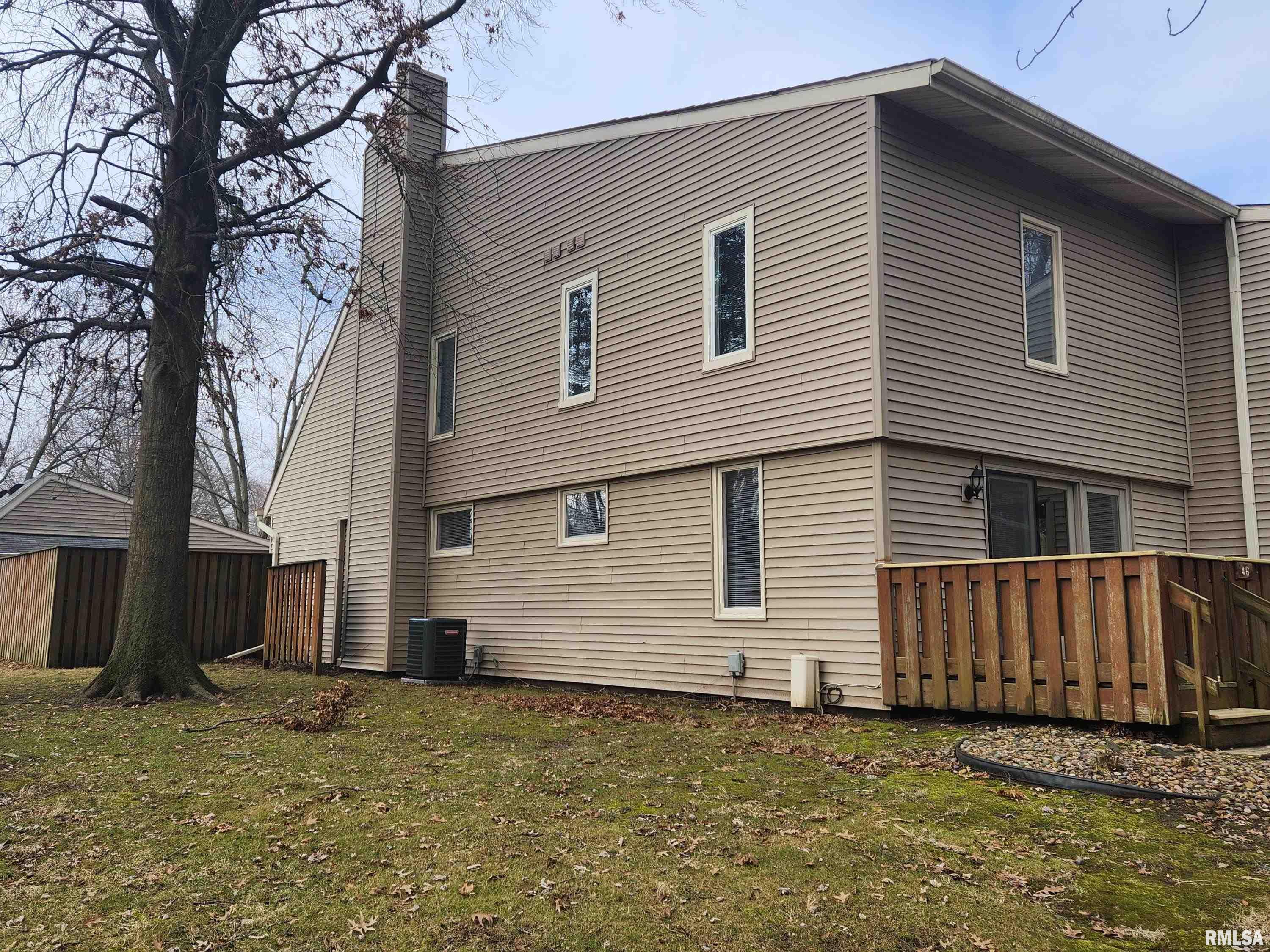 46 Country Place Springfield, IL 62703 - Photo 2 of 20