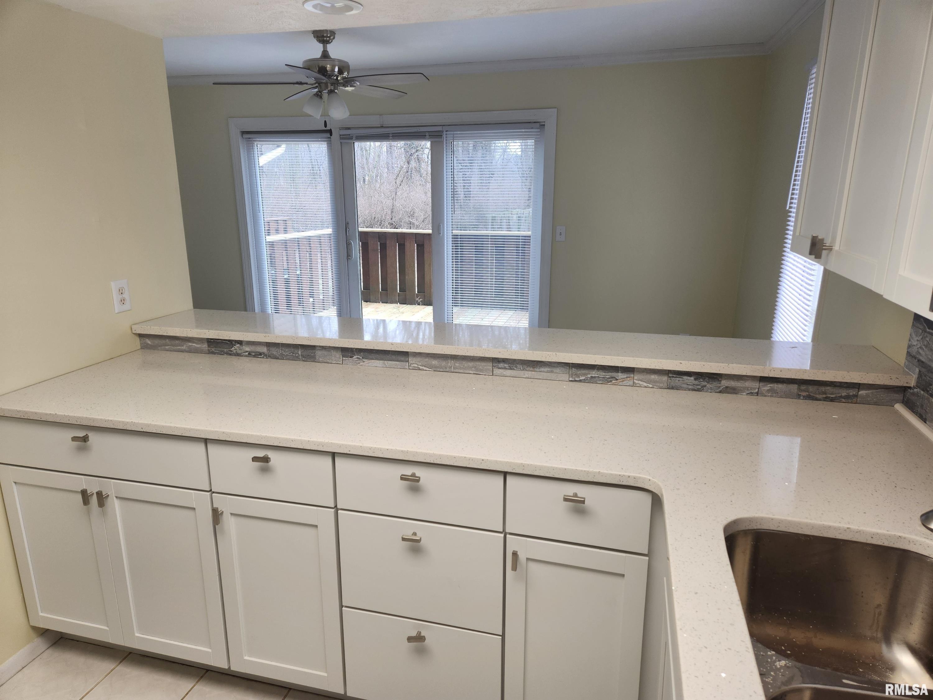 46 Country Place Springfield, IL 62703 - Photo 4 of 20