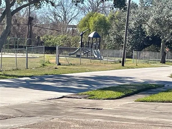 $2,300 | 7012 Tullis Drive, New Orleans, LA 70131