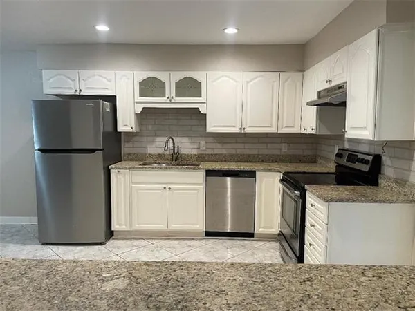 $2,300 | 7012 Tullis Drive, New Orleans, LA 70131