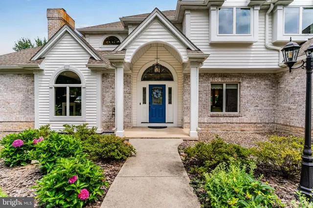 a view of a living room