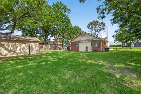 a view of house with backyard