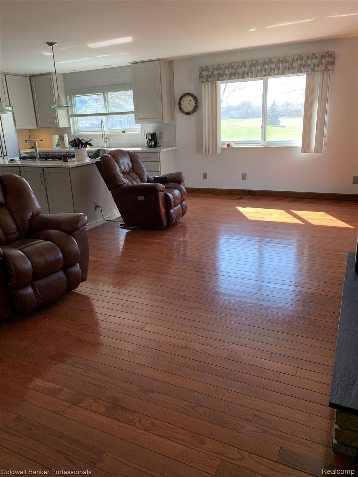 58150 Travis Road New Hudson, MI 48165 - Photo 9 of 24 Great Room 3