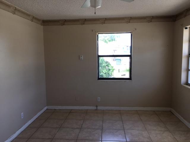 995 West 36th Street Riviera Beach, FL 33404 - Photo 6 of 12 IMG_1031
