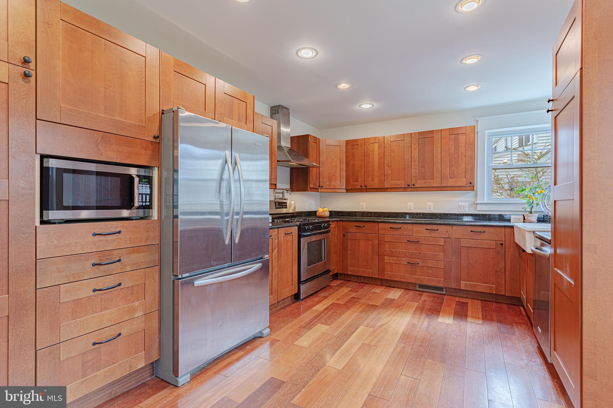 6908 Elm Street McLean, VA 22101 - Photo 2 of 32