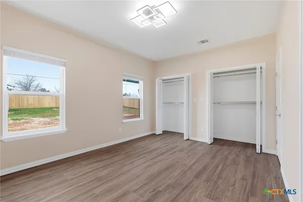 $325,000 | 413 East Hamilton Avenue, Rockdale, TX 76567