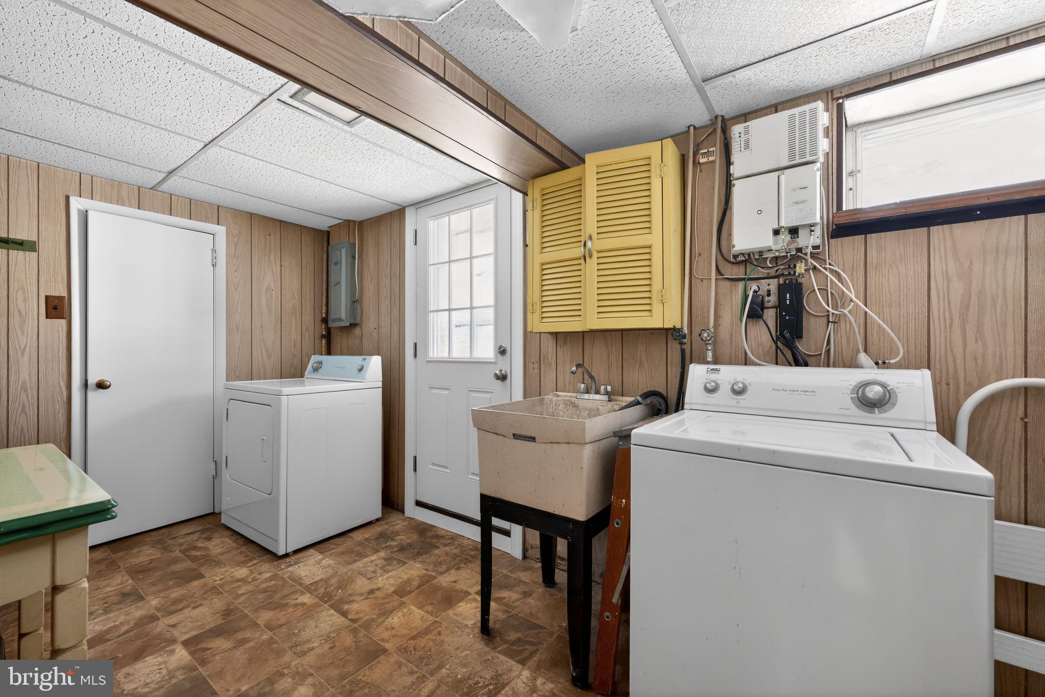 205 Willard Road Hatboro, PA 19040 - Photo 20 of 30 a utility room with dryer and washer