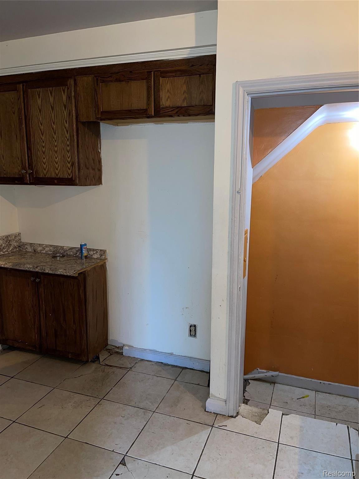 9622 Rutland Street Detroit, MI 48227 - Photo 29 of 30 Kitchen