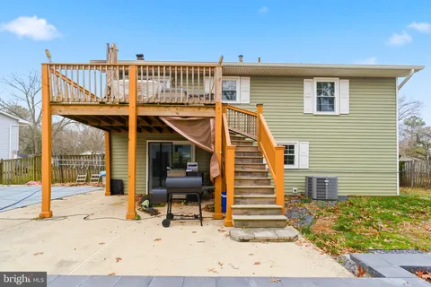 a view of a tennis court