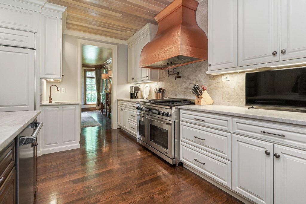 2462 Lane Road Columbus, OH 43220 - Photo 13 of 80 Kitchen