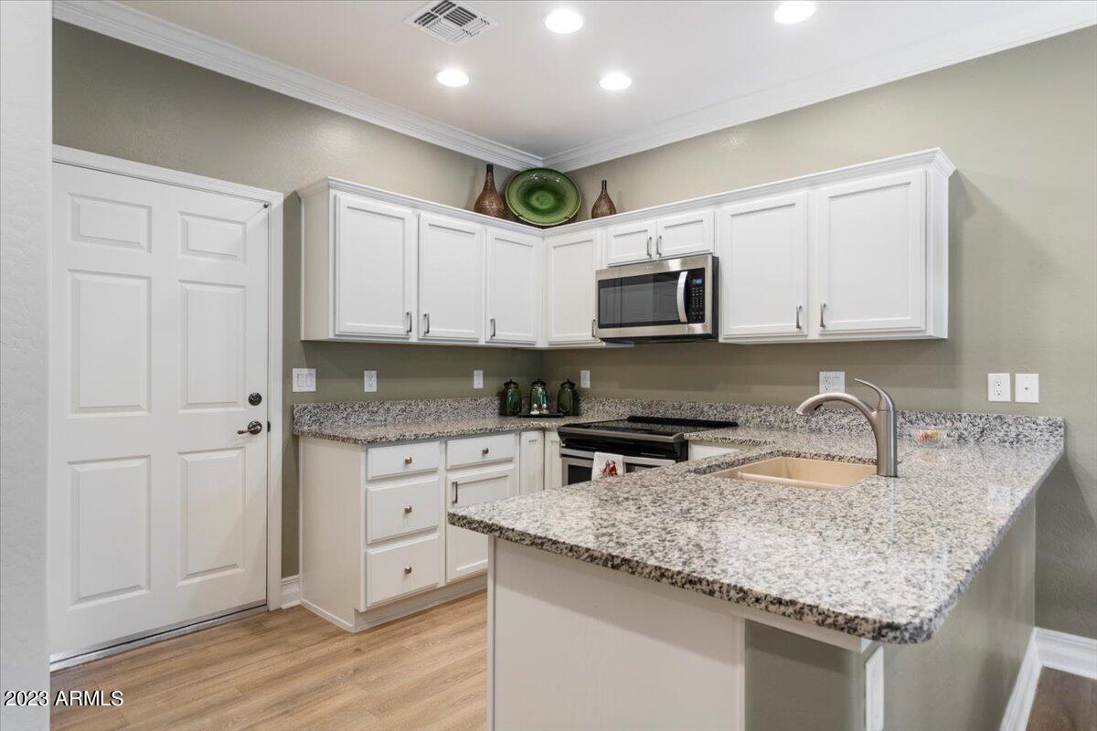 3117 South Signal Butte Road, Unit 532 Mesa, AZ 85212 - Photo 11 of 31 05-Kitchen