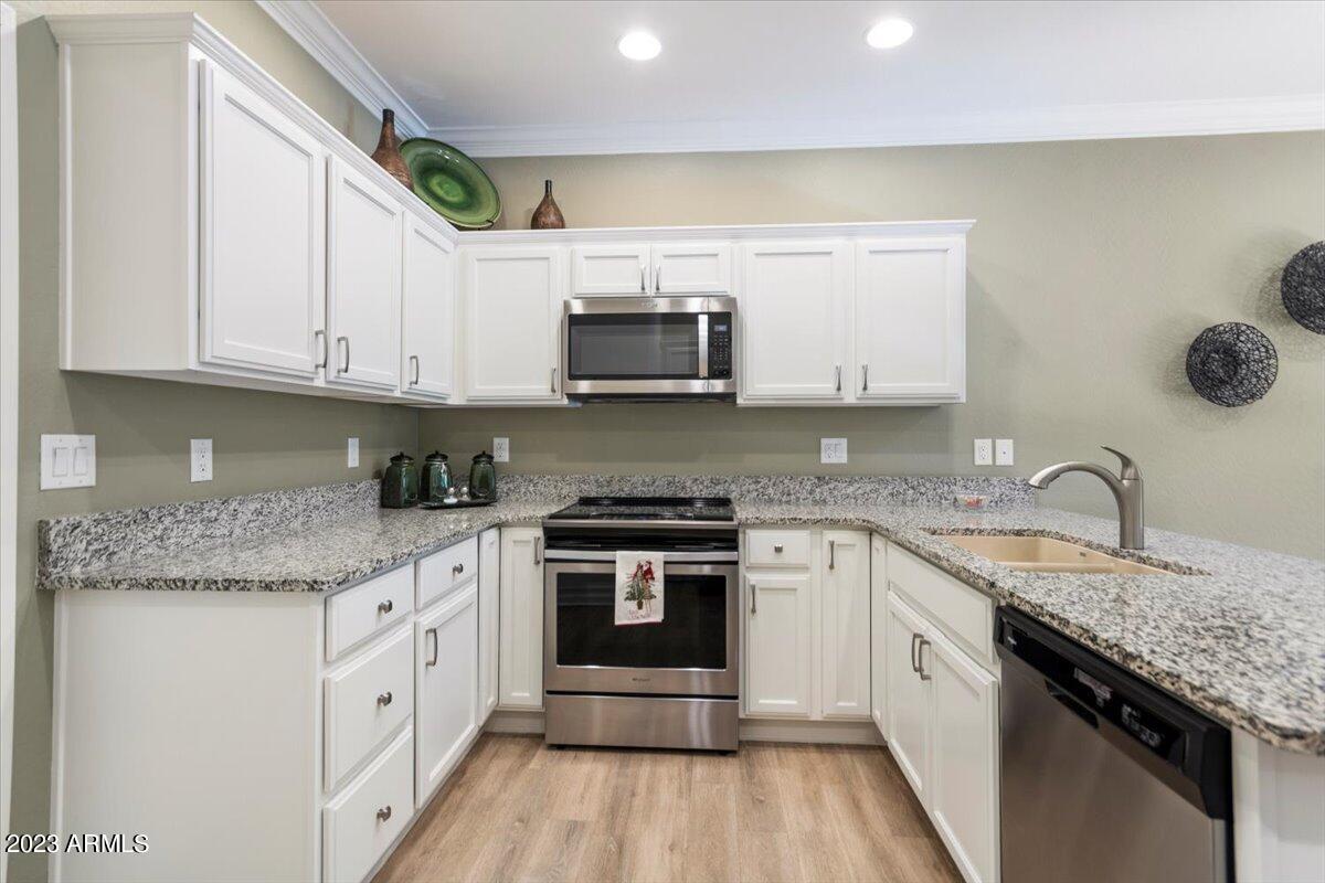3117 South Signal Butte Road, Unit 532 Mesa, AZ 85212 - Photo 12 of 31 03-Kitchen