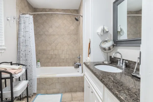 $2,600 | 11010 Cedarhurst Drive, Houston, TX 77096